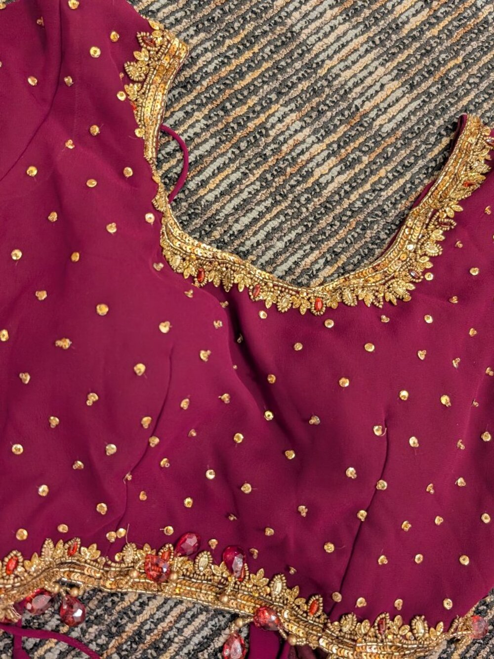Burgundy Maroon and Gold Saree with Blouse - Picture 3 of 6